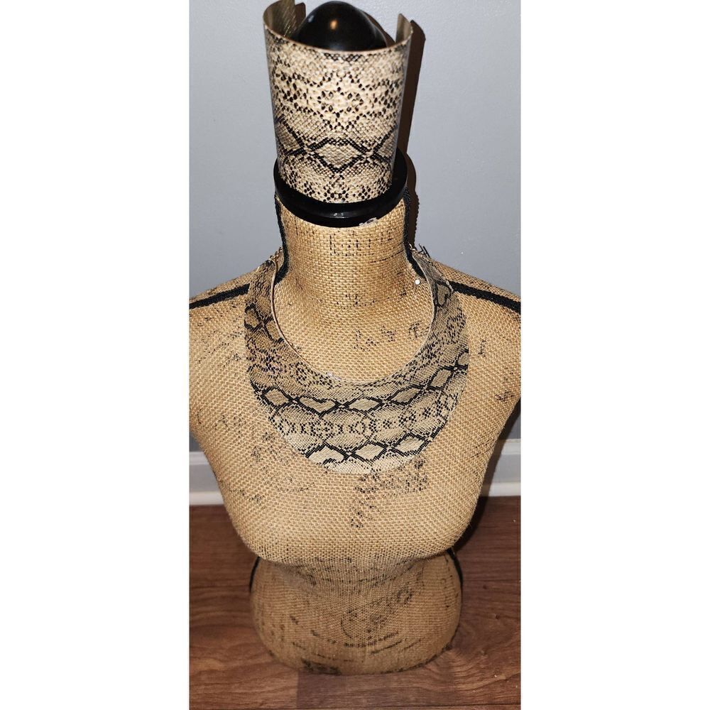 Statement Necklace And Cuff - Picture 3 of 4